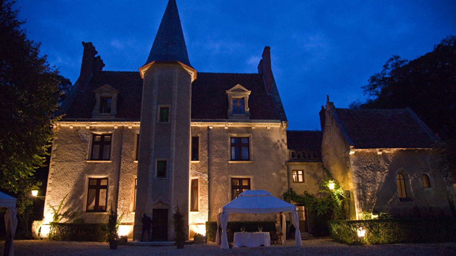 Le Château Le Sallay de nuit