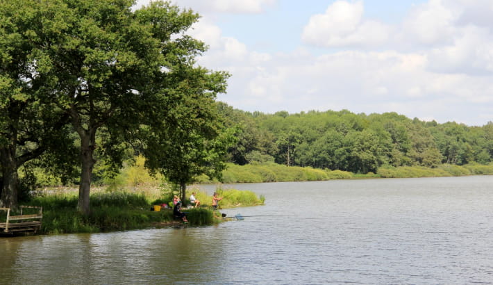 Pêche en famille sur l'étang de Vaux