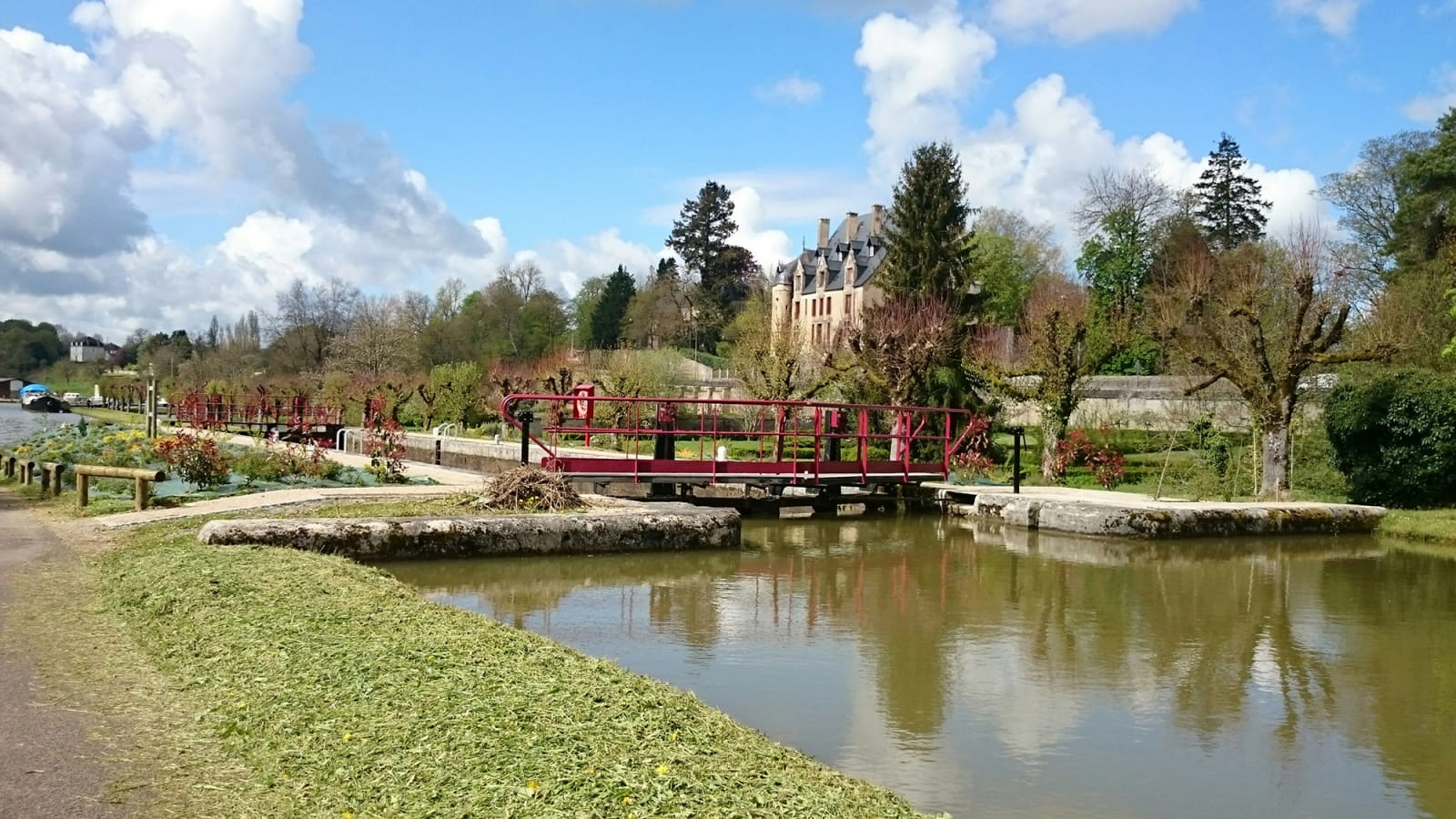 Canal du Nivernais - Château de Chatillon-en-Bazois