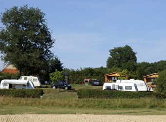 Camping Le Bois Vieux - A la Ferme - THIANGES