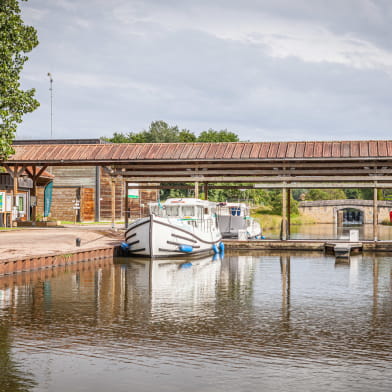 Locaboat Holidays - Location de bateaux et Port