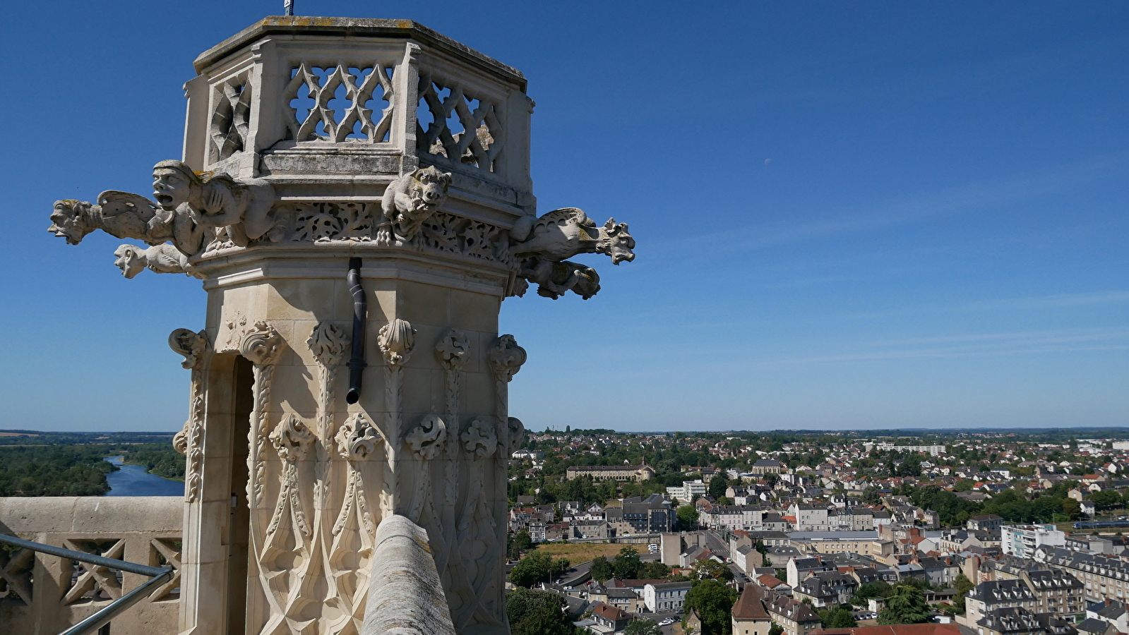 Visite commentée : Tour Bohier par Regards sur la Cathédrale de Nevers