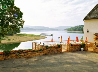 Hôtel Restaurant Les Terrasses Du Lac - CHAUMARD