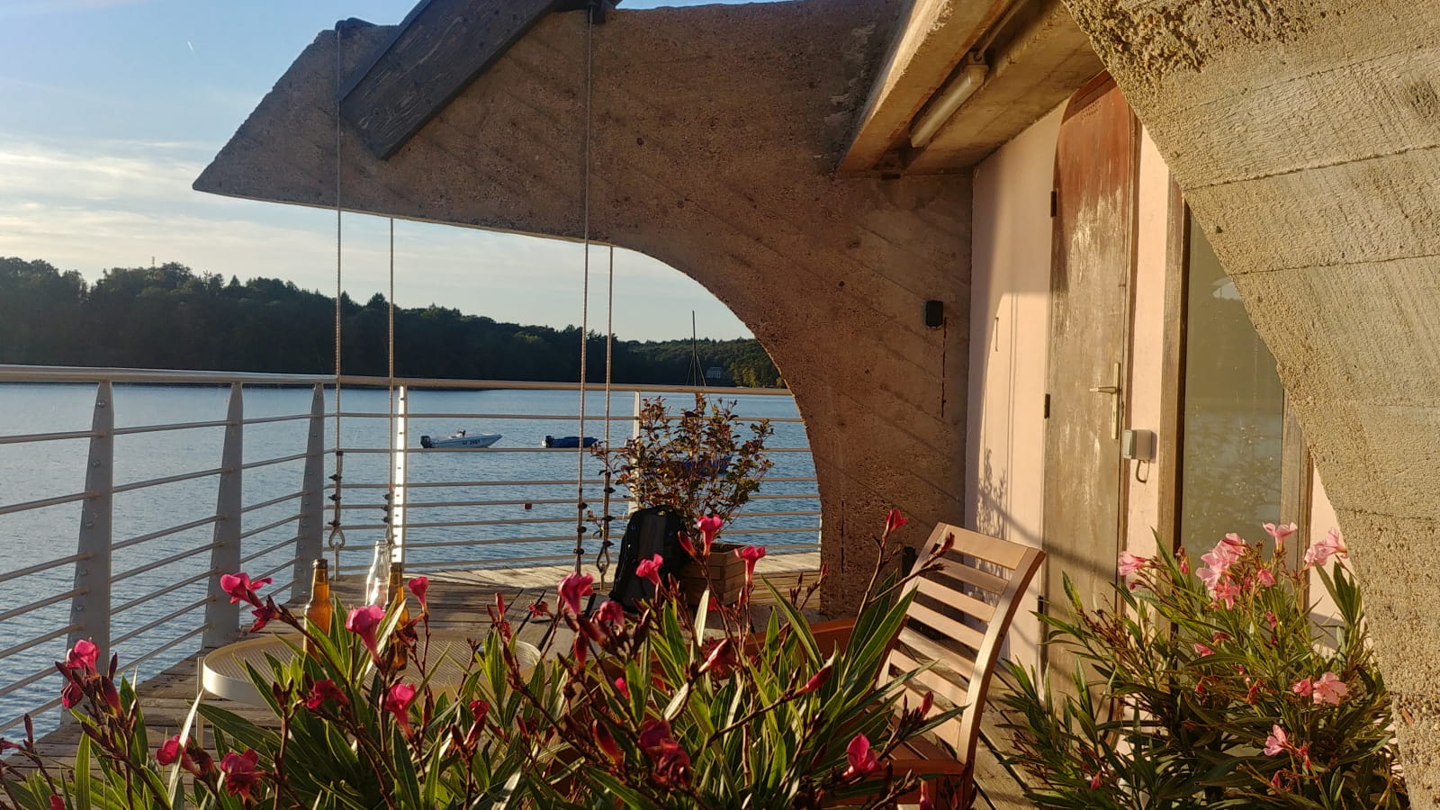 Location hébergement chambre panoramique 'VIGIE' du Lac des Settons