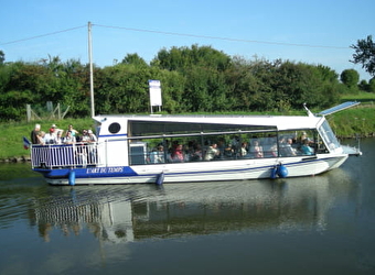 Bateau-promenade 'l'Art du Temps' sur le Canal du Nivernais - BAZOLLES 58110