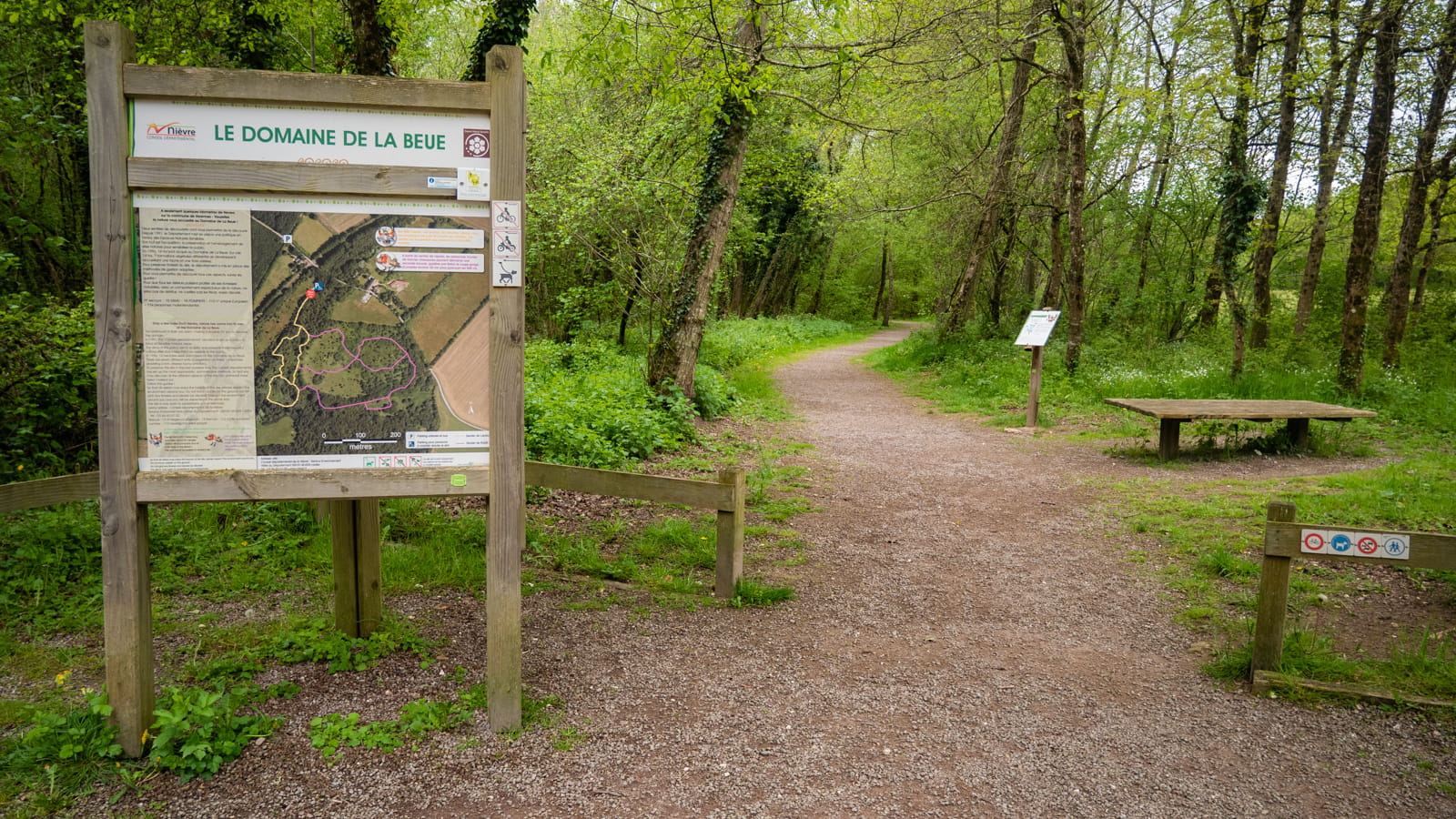 Sentier de la nature du domaine de la Beue de Lépido le papillon