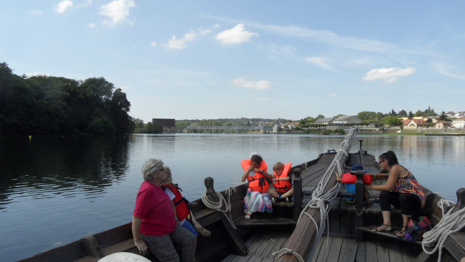 Promenade en bateaux traditionnels de Loire avec La Nivernaise ou La Decizoise