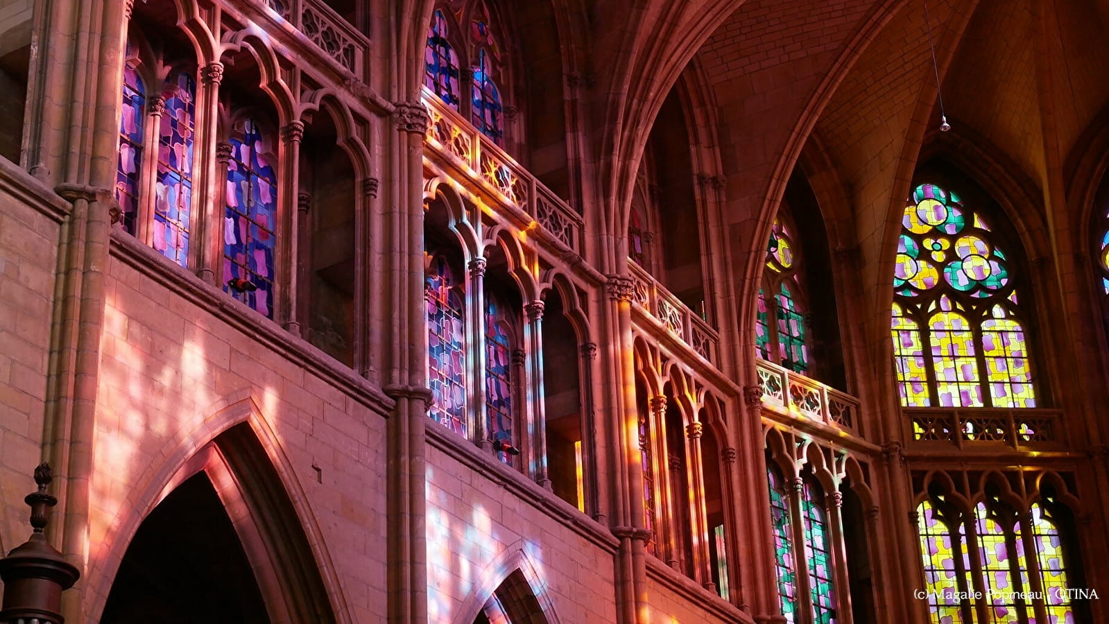 Visite guidée : Du baptistère mérovingien aux vitraux contemporains