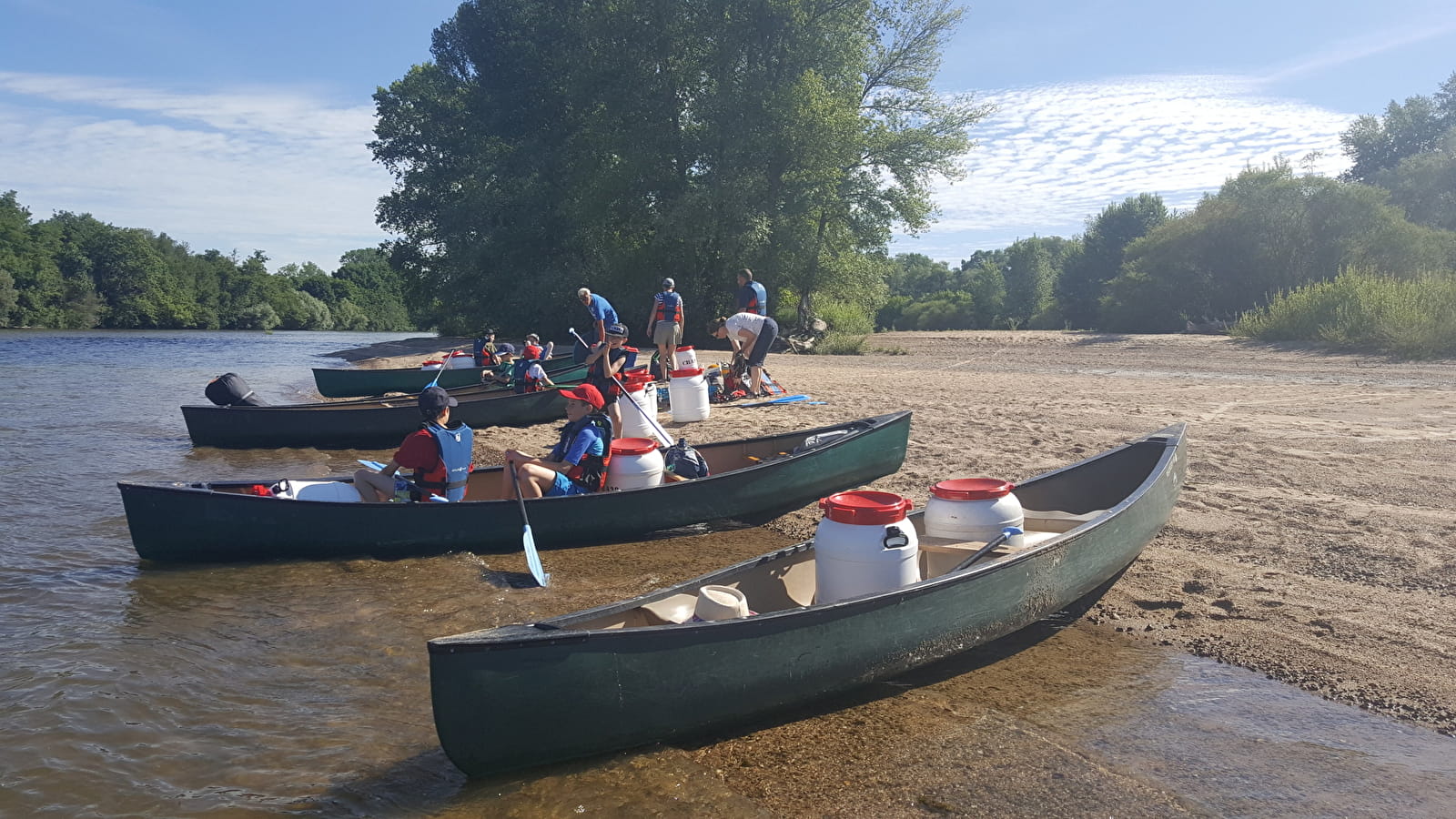 Canoe Raid Aventure : Promenades accompagnées avec notre pirogue Libellule