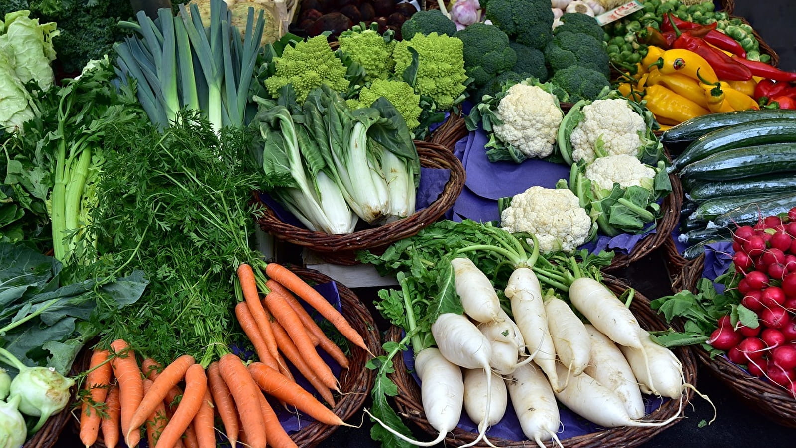 Marché hebdomadaire à Suilly-la-Tour