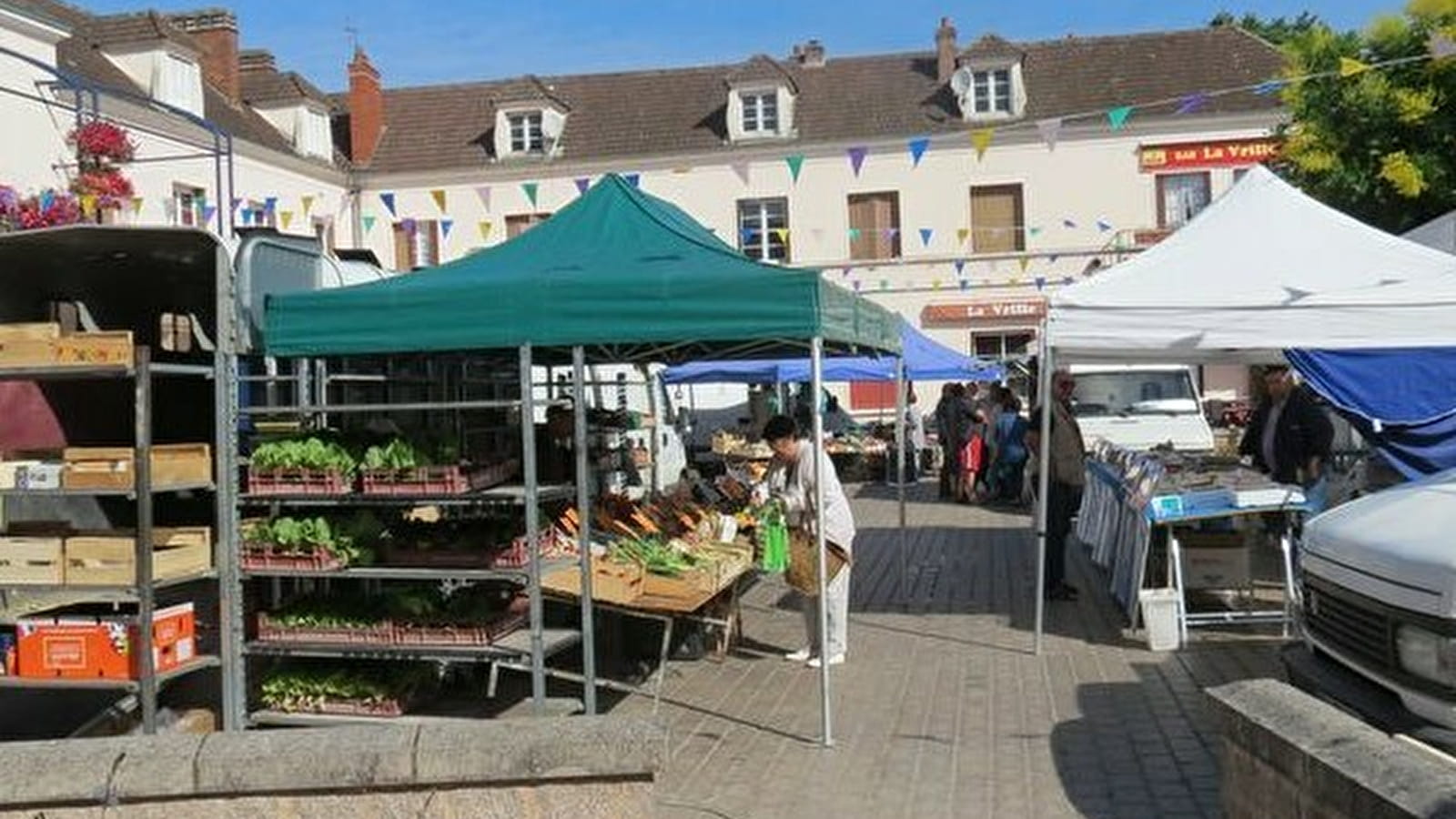 Marché hebdomadaire à Neuvy-sur-Loire