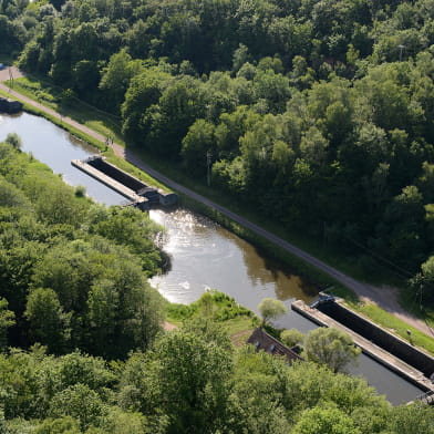 L'Echelle des 16 écluses et sa Vallée