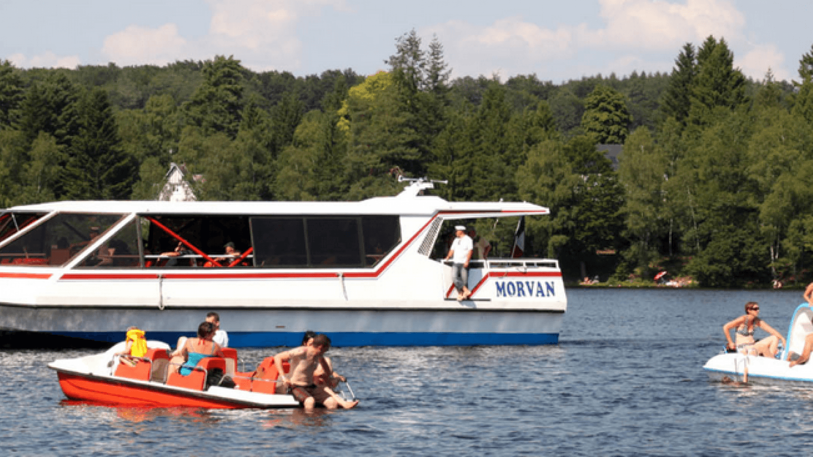 Bateau-promenade 'Morvan' sur le lac des Settons