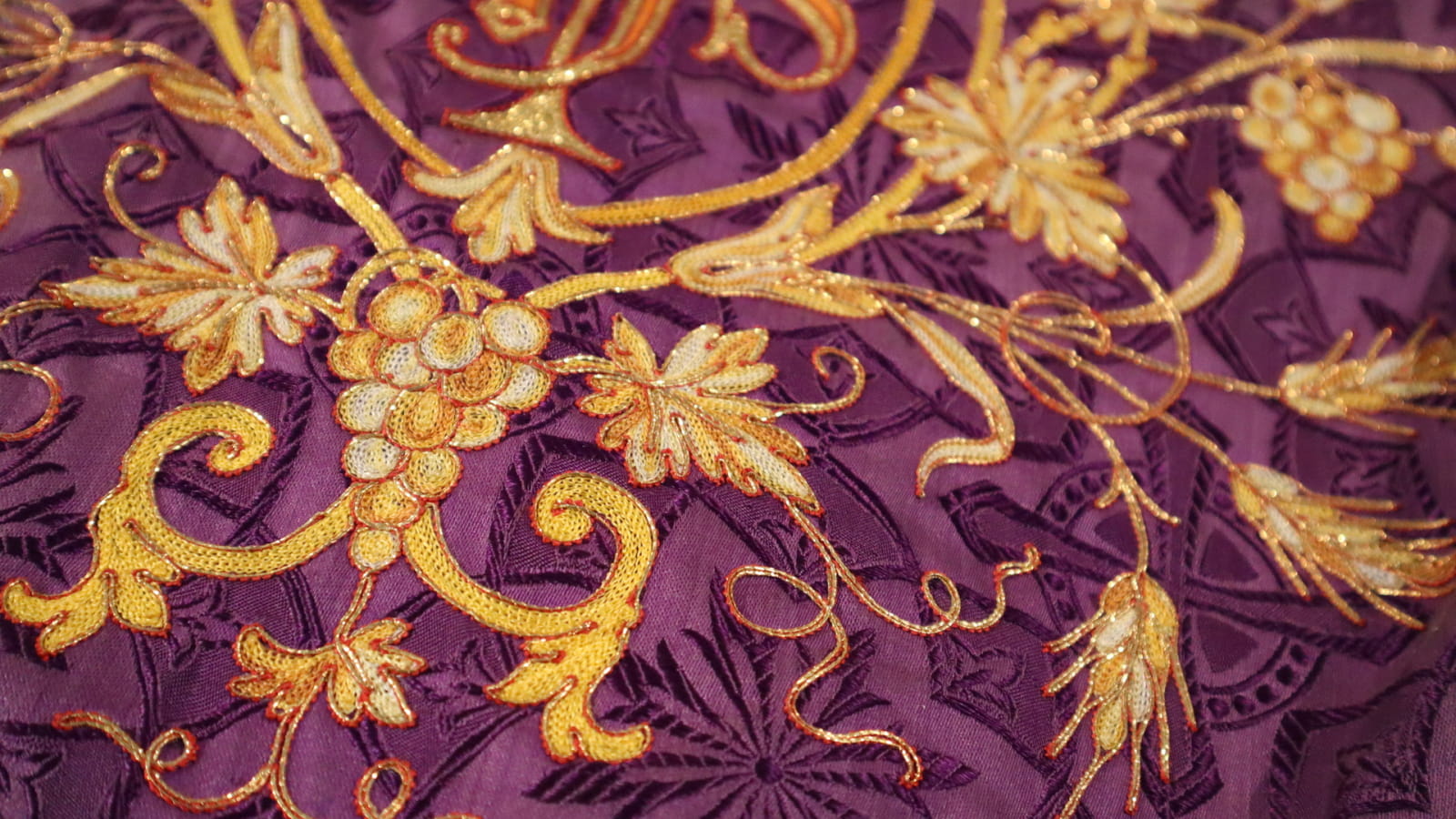 Exposition 'Broderies du XIXème, chasubles oubliées' en l'église de Saint-Père