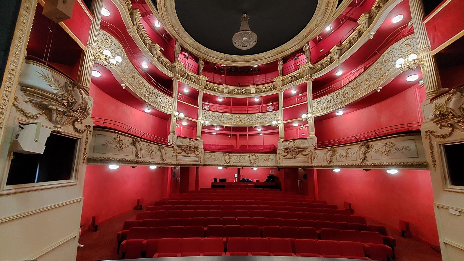Théâtre : Le bal des couillons