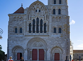 Saint-Jacques à vélo via Vézelay V56 : Vézelay - Varzy - VEZELAY