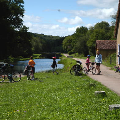 L'Echelle des 16 écluses et sa Vallée