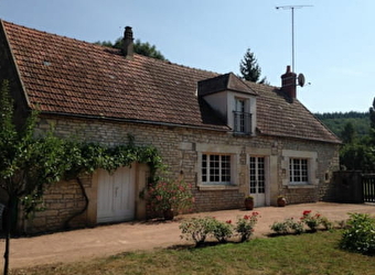 Maison et jardin au calme - ARMES