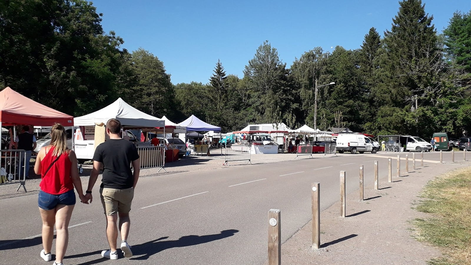 Marché nocturne au lac des Settons