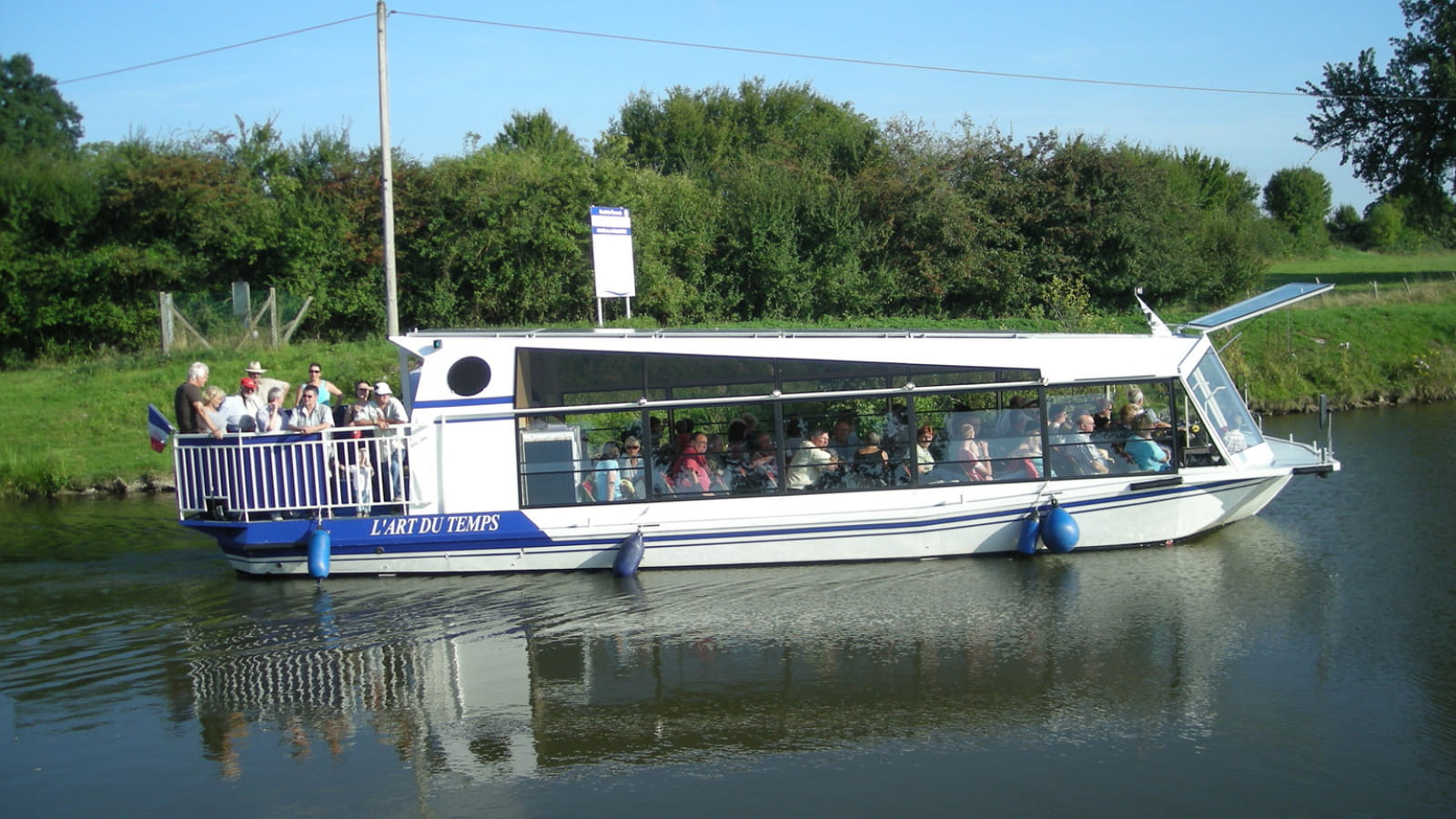 Bateau-promenade 'l'Art du Temps' sur le Canal du Nivernais