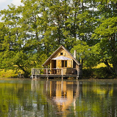 Cabanes Lacustres - Cabanes sur l'eau - Domaine du Château d'Ettevaux 