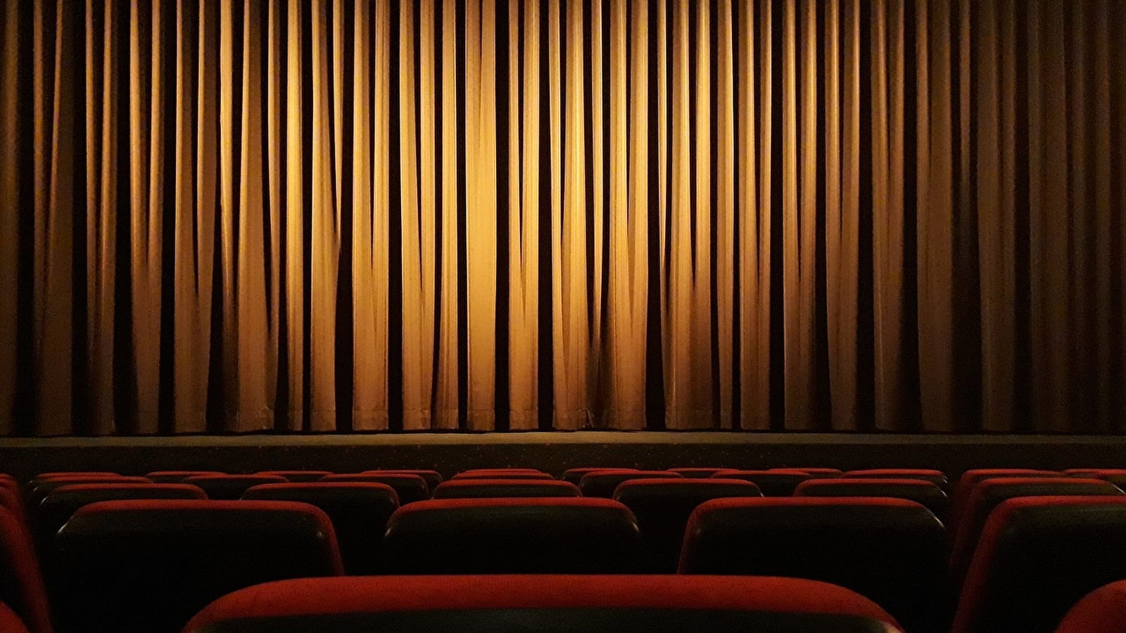 'La famille vient en mangeant'. Pièce de théâtre.