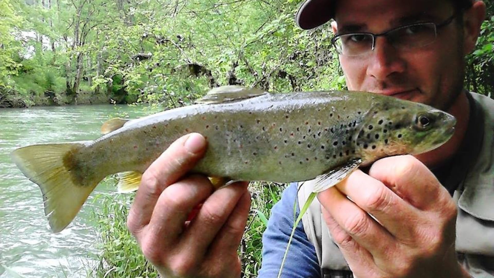 Moniteur guide de pêche dans le Morvan