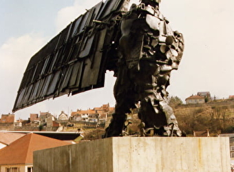 L'Homme du futur, sculpture de César - CLAMECY