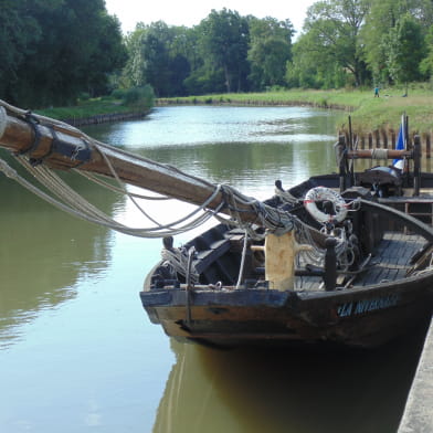 Promenade en bateaux traditionnels de Loire avec La Nivernaise ou La Decizoise